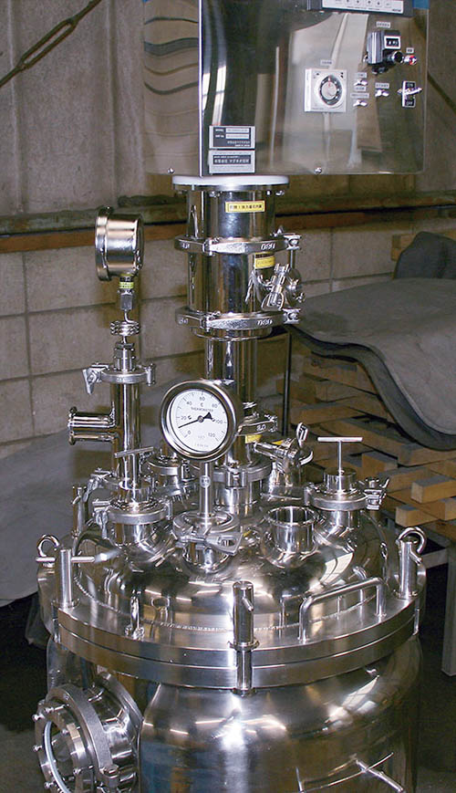 温調撹拌圧送フランジオープン型加圧容器 2